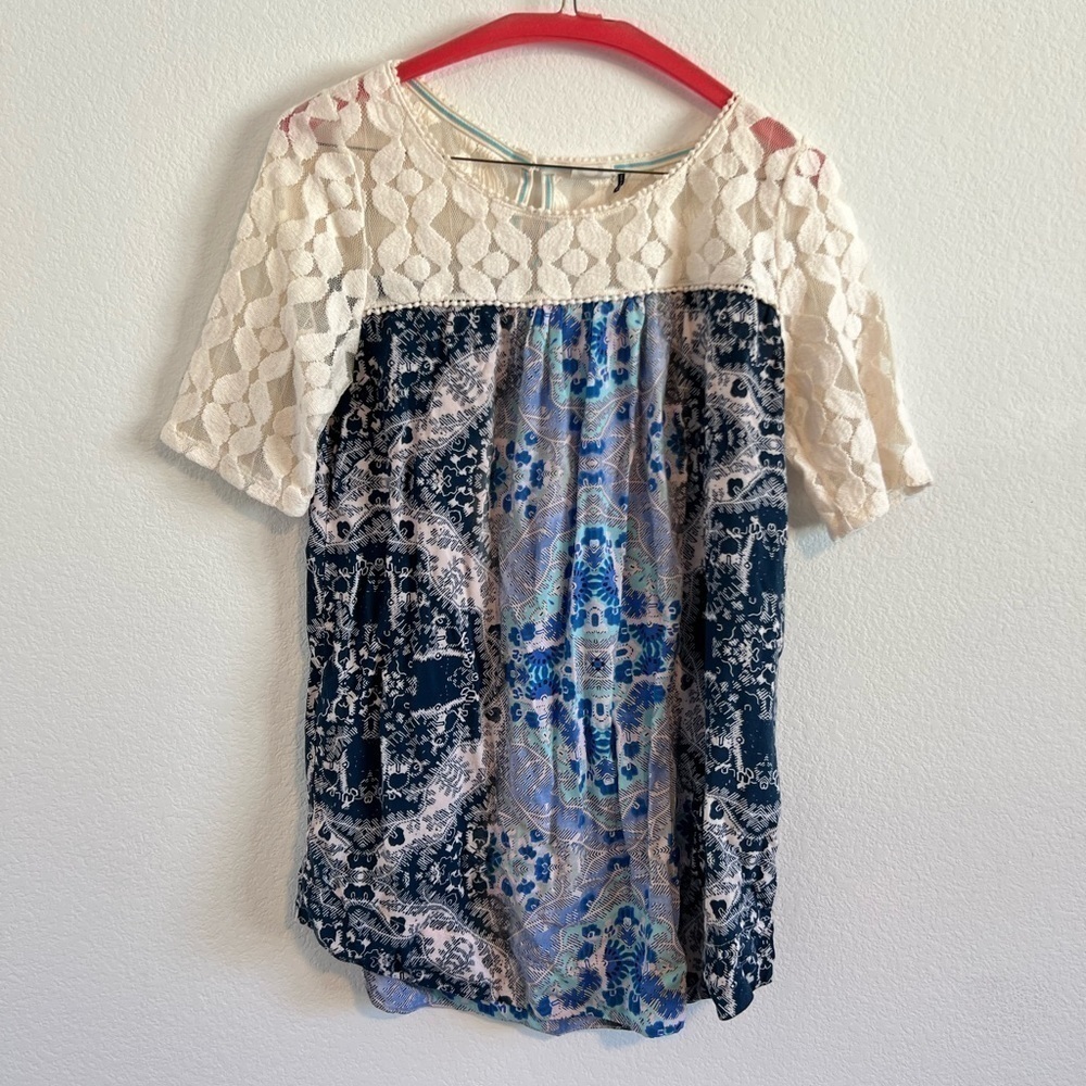 Akemi & Kin Women’s Anthropologie Blouse Size‎ Medium